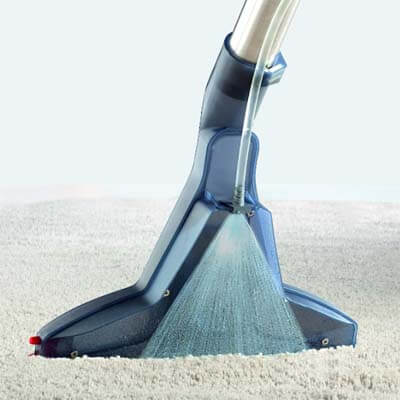 Thomas Multi Clean X10 Parquet AQUA+ limpiando una alfombra